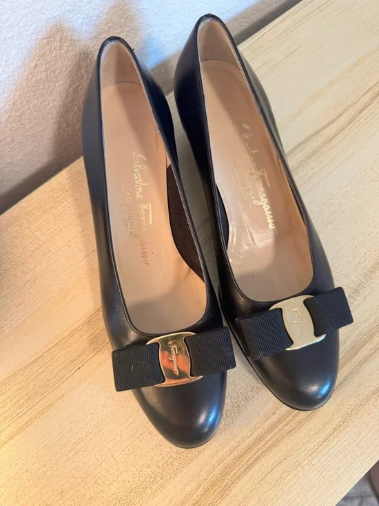Salvatore Ferragamo Black Leather Vara Bow Pumps with Gold Accent - Picture 2 of 8